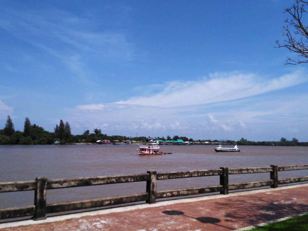The Tara River Krabi town Buitenkant foto